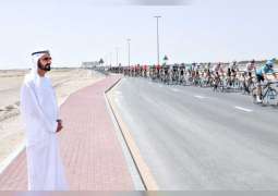 محمد بن راشد يشهد جانبا من منافسات النسخة الأولى لــ"طواف الإمارات"