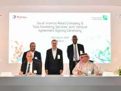 "أرامكو" و"توتال" توقعان اتفاقية للاستثمار في بيع الوقود بالتجزئة بالسعودية