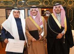 أمير المنطقة الشرقية يستقبل الطالب السبع الحاصل على شهادة أصغر مبرمج سعودي وعربي