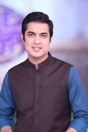 TV anchor Iqrar ul Hassan gets trolled over ‘Fourth class’ tweet