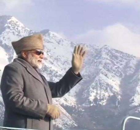 Modi wears Jinnah cap on Kashmir visit  