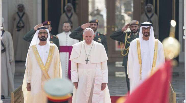 بابا الفاتيكان يجري مباحثات مع نائب رئيس الإمارات وولي عهد أبوظبي
