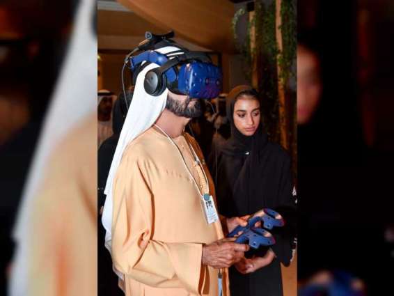 محمد بن راشد يطلع على تجربة بتقنية الواقع الافتراضي للتوعية البيئية