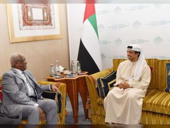 منصور بن زايد يلتقي محافظ البنك المركزي السوداني