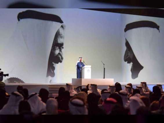 بحضور محمد بن راشد وفي جلسة "مسيرة حكمة".. سيف بن زايد: الإمارات تجاوزت تحديات عديدة بالحكمة