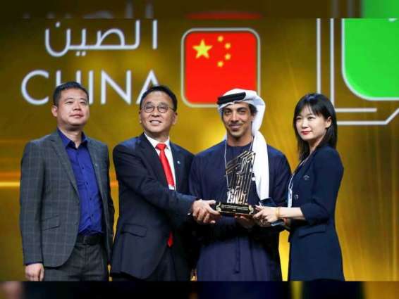 محمد بن راشد يشهد تكريم الفائزين في جائزة أفضل خدمة حكومية عبر الهاتف المحمول