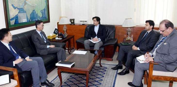 Chinese envoy, Khusro Bakhtiar discuss pace of CPEC projects