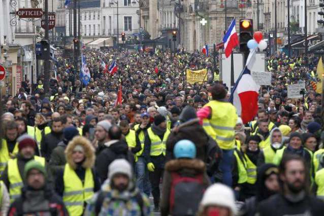 Yellow Vest Protesters Demonstrating in Paris for 14th Consecutive Weekend