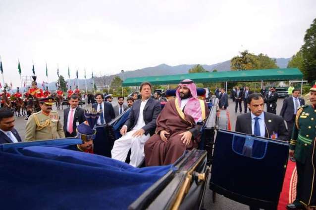 PM Imran, Saudi crown prince take buggy ride to President House