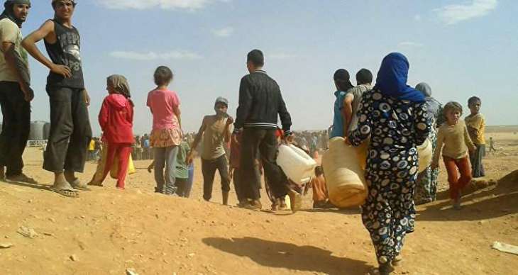 First Syrian Family Reaches Syria's Jleb Checkpoint for Refugees From Rukban
