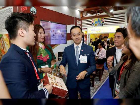 وزير التجارة والصناعة السنغافوري يزور معرض جلفود 2019