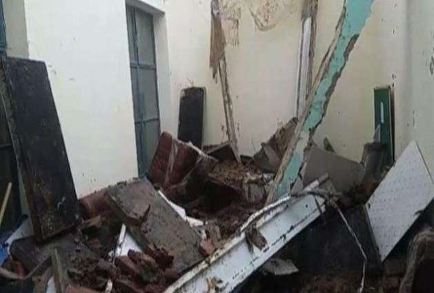 Teacher killed after school roof collapses in Gujranwala