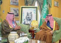 الأمير عبدالعزيز بن فهد بن تركي يتسلم تقريراً عن جهود وإنجازات هيئة السياحة بالمنطقة