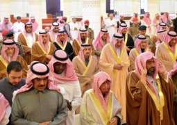 أمير منطقة الرياض يؤدي الصلاة على الأميرة جهير بنت سعود بن عبدالعزيز - رحمها الله -