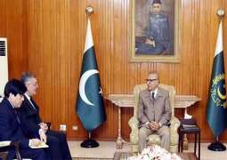 الرئيس الباكستاني يؤكد على ضرورة تعزيز الاتصال التجاري بين الدول الأعضاء لمنظمة التعاون الاقتصادي