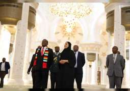 الرئيس الزيمبابوي يزور جامع الشيخ زايد الكبير