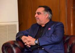 Sindh governor Imran Ismail slightly injured at Islamabad Airport