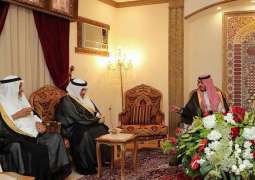 نائب أمير منطقة مكة المكرمة يزور سادن الكعبة المشرفة في منزلهما