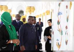 رئيس سيراليون يزور جامع الشيخ زايد الكبير