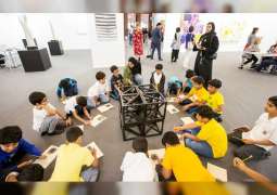 " برنامج الشيخة منال للرسامين الصغار " ينظم جولات لطلبة المدارس في آرت دبي