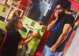 Roles reversed! Iqra Aziz bows down for Yasir Hussain