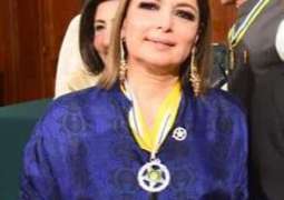 Shaan Shahid congratulates Babra Sharif for receiving Sitara-i-Imtiaz