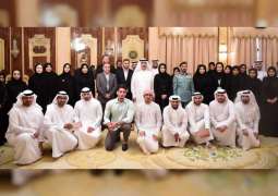 سعود بن راشد المعلا يكرم أعضاء لجنة الأولمبياد الخاص بأم القيوين