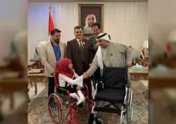 سفير الدولة يسلم دفعة مساعدات لمركز تجمع المعاقين في العراق 