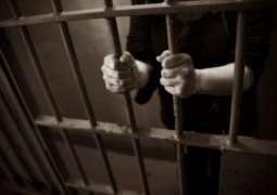 السجن الموٴبدللشابین من جنسیة آسیویة بتھمة سرقة 600 ألف درھم في رأس الخیمة بالامارات العربیة المتحدة