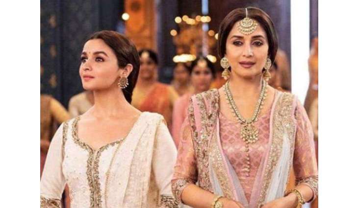 'Kalank': Alia Bhatt's beautiful Kathak performance even leaves Madhuri Dixit mesmerised in 'Ghar More Pardesiya' song