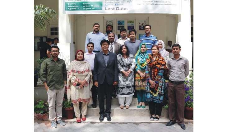 Chairman PITB pays surprise visit to e-RozgaarCenter at LCWU