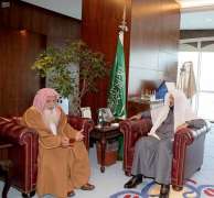 وزير الشؤون الإسلامية يلتقي رئيس المركز الخيري لتعليم القرآن الكريم وعلومه