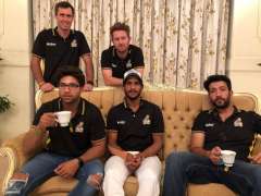 Peshawar Zalmi players enjoy desi breakfast in Karachi
