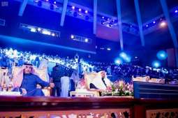 سمو نائب أمير الرياض يتوج الشعراء الفائزين بمسابقة فرسان القصيد