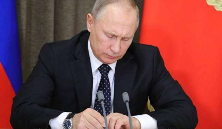 Russian President Vladimir Putin signs a decree 