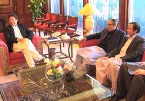 Chaudhry Shujaat calls on Prime Minister Imran Khan to discuss political situation