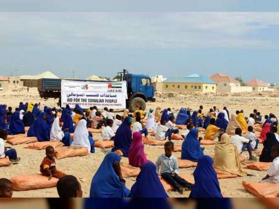 "خليفة الإنسانية" توزع  60 طنا من التمور في الصومال