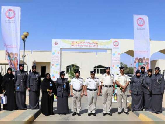 شرطة أبو ظبي تحتفل باليوم العالمي للسعادة