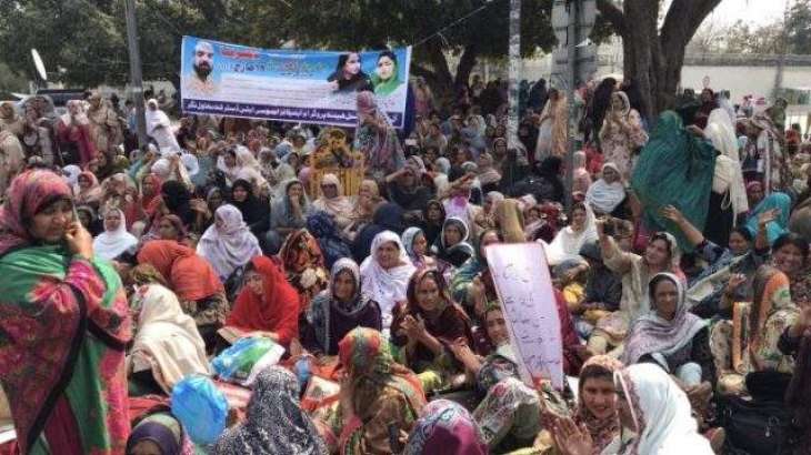 Lady Health Workers refuse to call off protest until acceptance of their demands