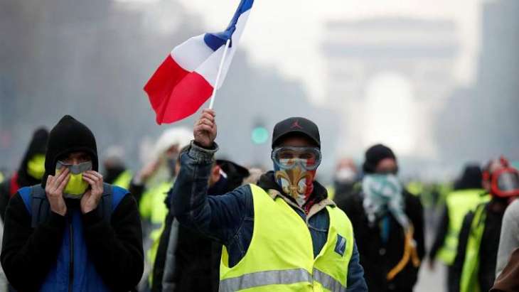 Paris Police Ban Yellow Vest Protests Near Presidential Residence, on Champs Elysees