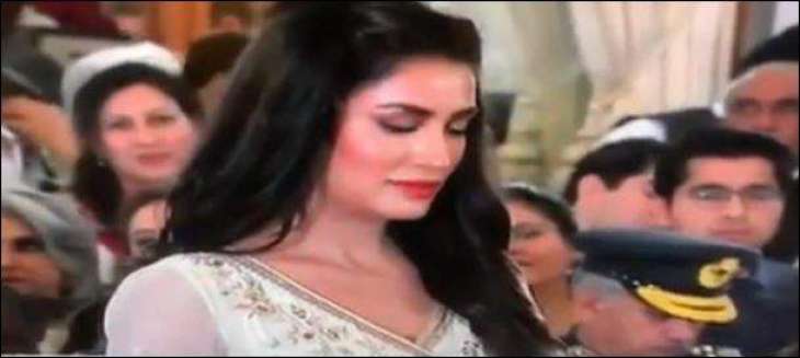 Celebs come out to support Mehwish Hayat following hate campaign against her