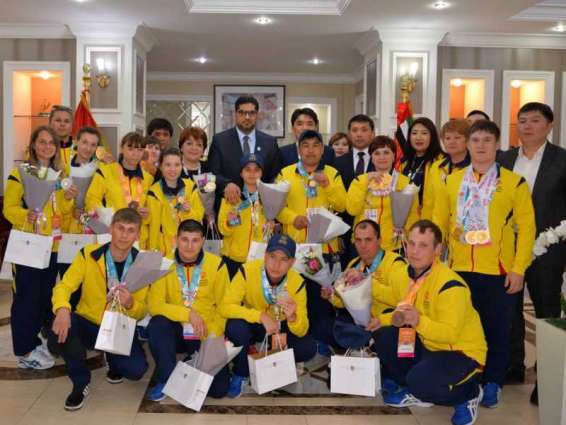 سفير الدولة يلتقي فريق كازاخستان المشارك في "الاولمبياد الخاص"