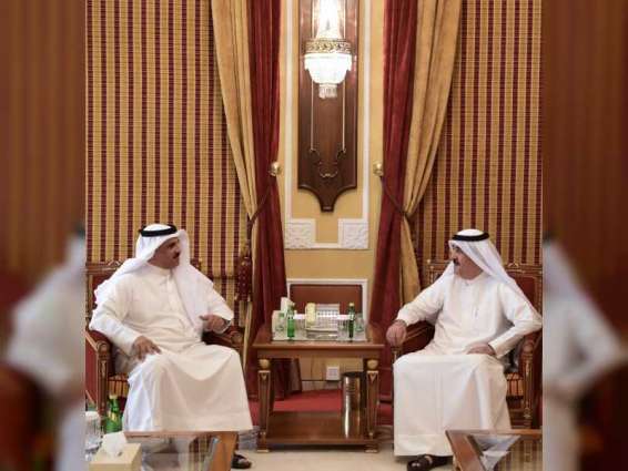 حاكم أم القيوين يستقبل السفير البحريني