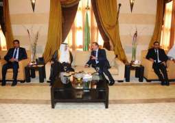 وزير الخارجية يزور سفارة المملكة لدى تونس