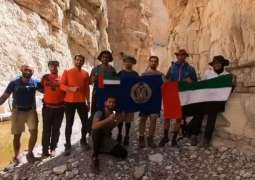 فريق شرطة أبوظبي للمغامرات يجتاز بنجاح تحدي المسير الجبلي بوادي نقب