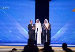 الفائز بجائزة حمدان بن راشد الطبية يتبرع بقيمتها لمرضى التنسج العضلي الليفي