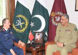 قائد سلاح الجو التركي يلتقي رئيس أركان الجيش الباكستاني