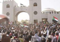 المتظاھرین في سودان یطالبون قیام الحکومة