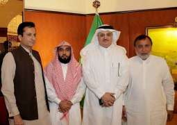 إمام المسجد الحرام يستقبل عضو البرلمان الباكستاني في إسلام أباد