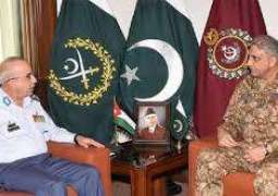مساعد رئيس هيئة الأركان المشتركة للتخطيط الاستراتيجي والموارد الدفاعية للقوات المسلحة الأردنية يلتقي رئيس أركان الجيش الباكستاني